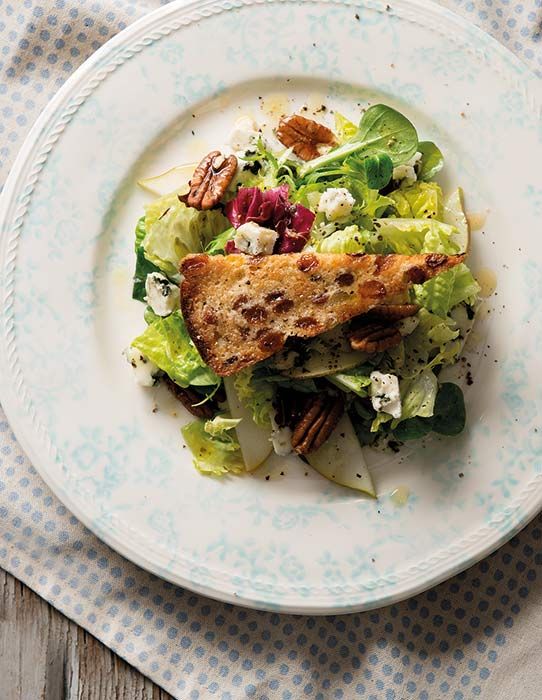 Blue-Cheese,-Pear-and-Pecan-Nut-Salad-with-RS-Barmbrack-Croutons-3