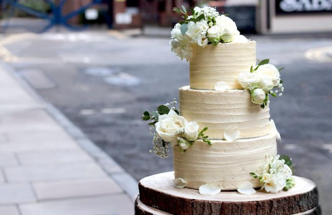 Royal-Wedding-Vegan-Lemon-and-Elderflower-3-tier-Cake