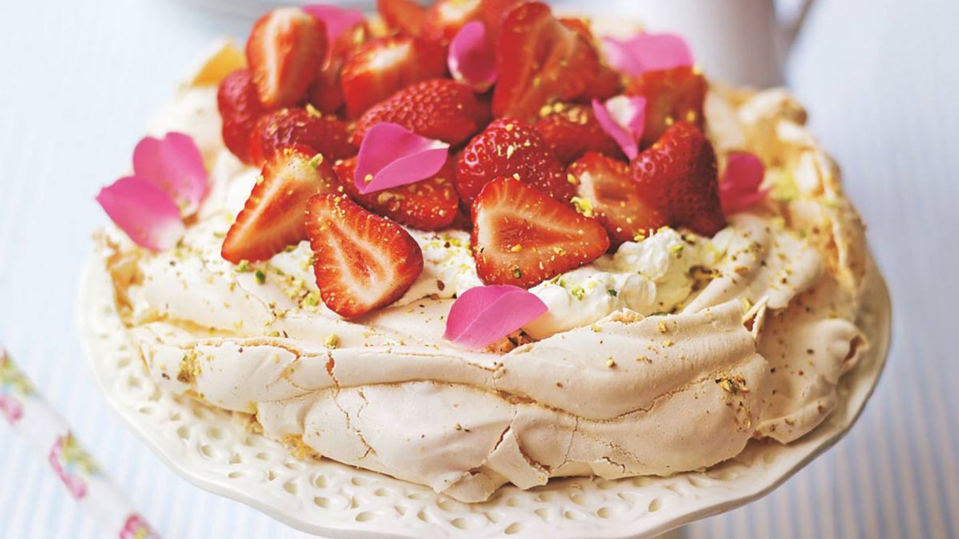 You NEED to make this summer berry pavlova because it has a floral twist