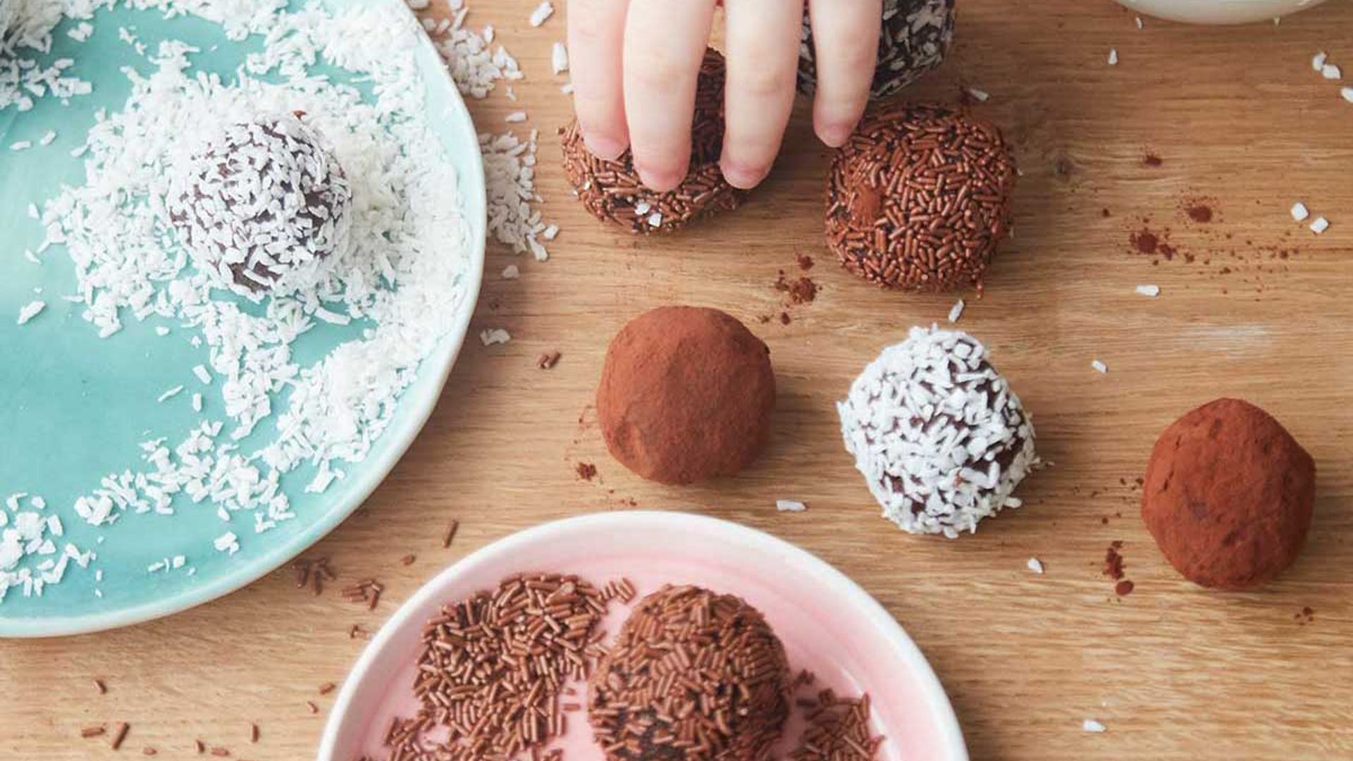 These no-sugar chocolate energy balls are vegan, healthy and guilt-free!