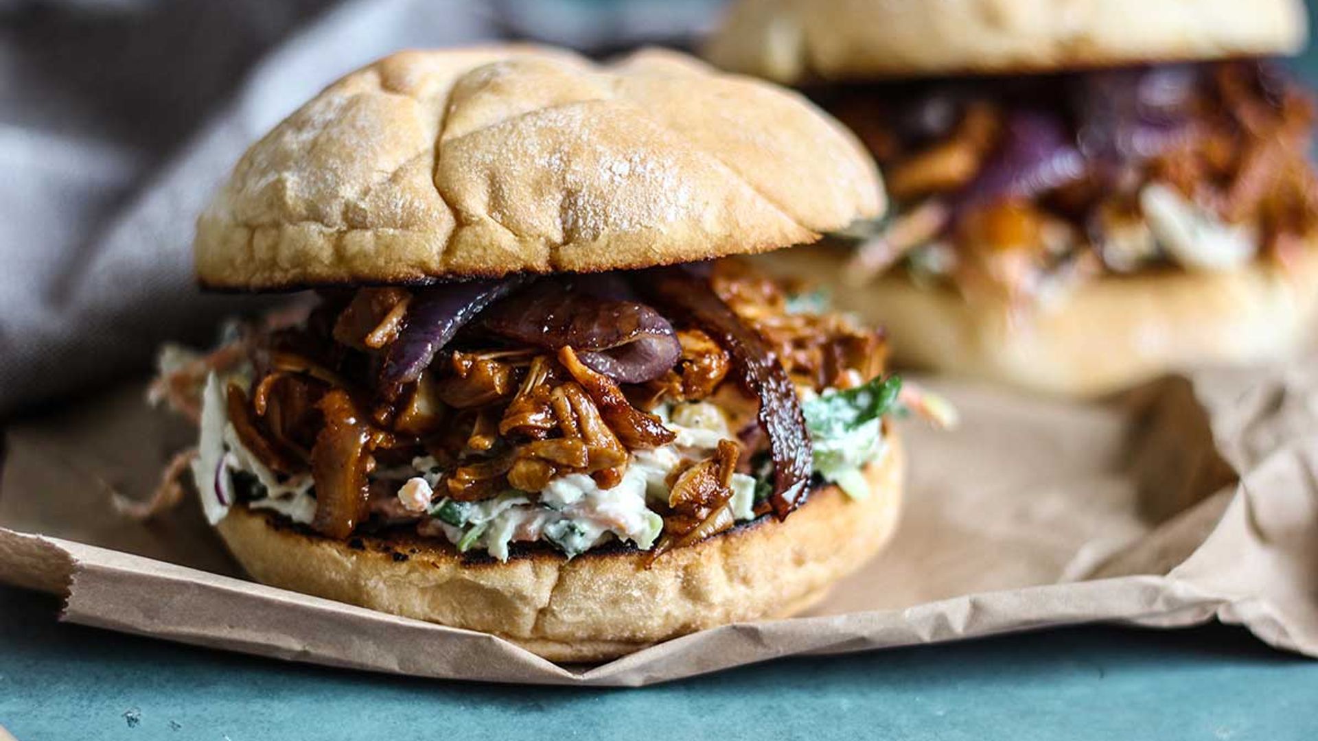 These Vegan pulled 'pork' sliders taste just like the real thing - and they come with Vegan slaw