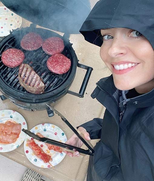 holly-willoughby-bbq