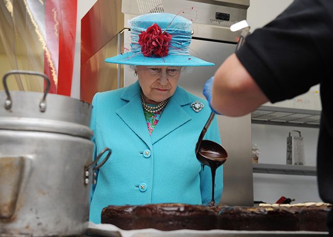queen-chocolate-cake