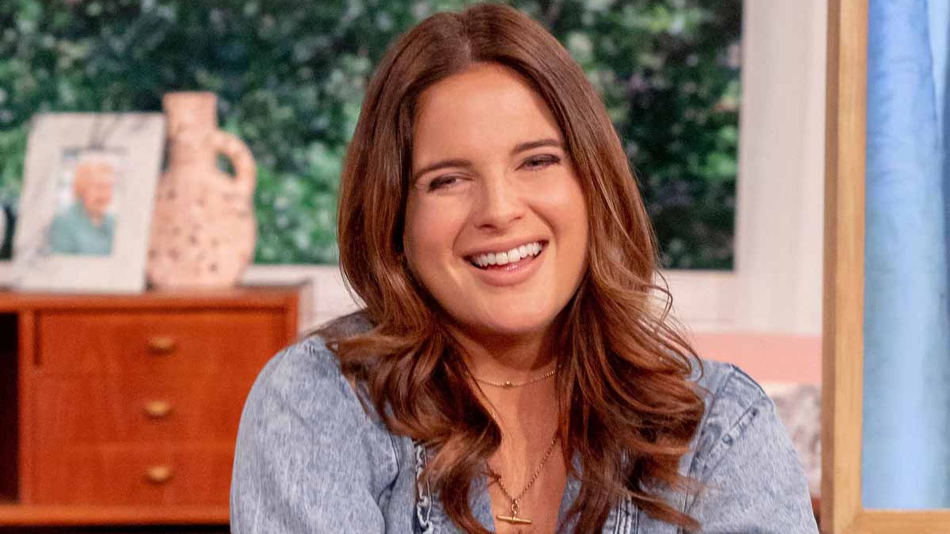 Binky Felstead treated to a showstopping cake for her baby shower – fans react