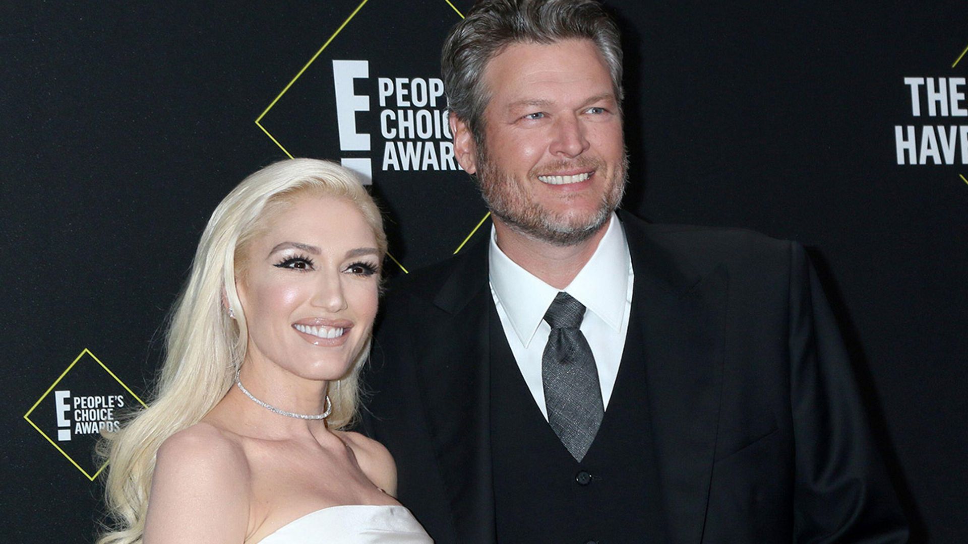 Gwen Stefani shares photo of her incredible five-tiered vintage wedding cake