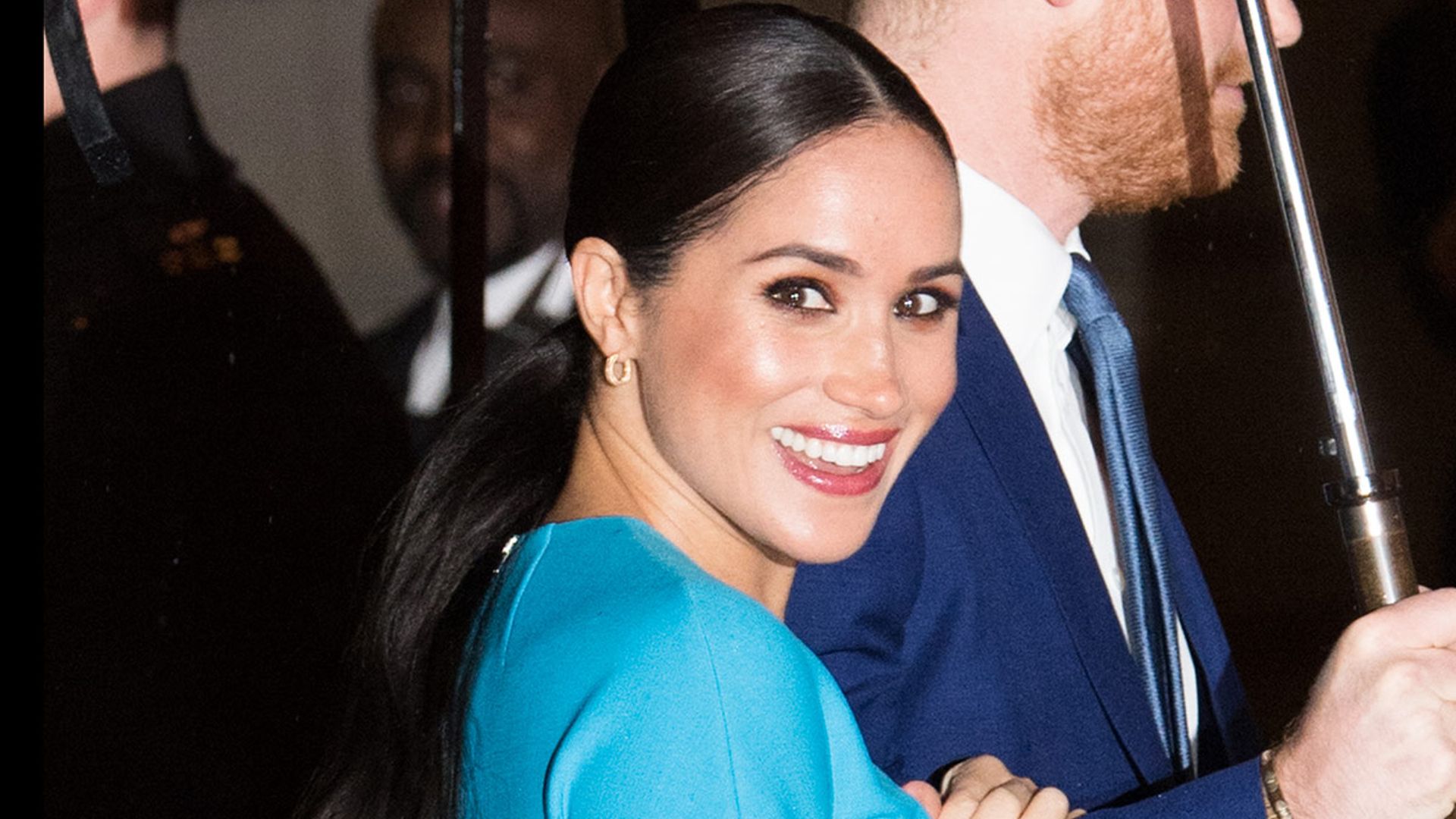 Meghan Markle shows off DIVINE ‘naked’ cake for 40th birthday