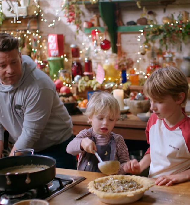 jamie-oliver-sons-cooking