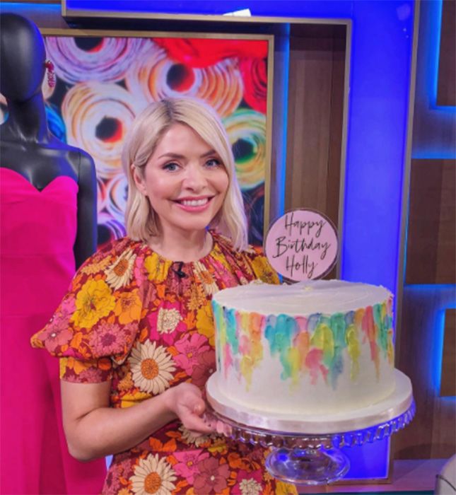 holly-willoughby-cake