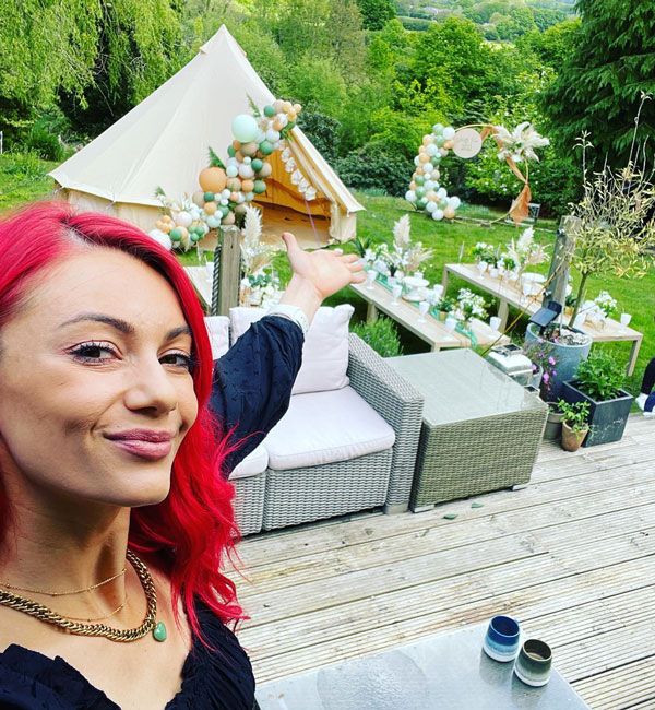 dianne-buswell-cake-hostess