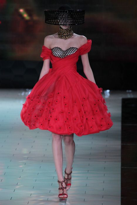Paris Fashion Week: Sarah Burton for Alexander McQueen unveils her ...