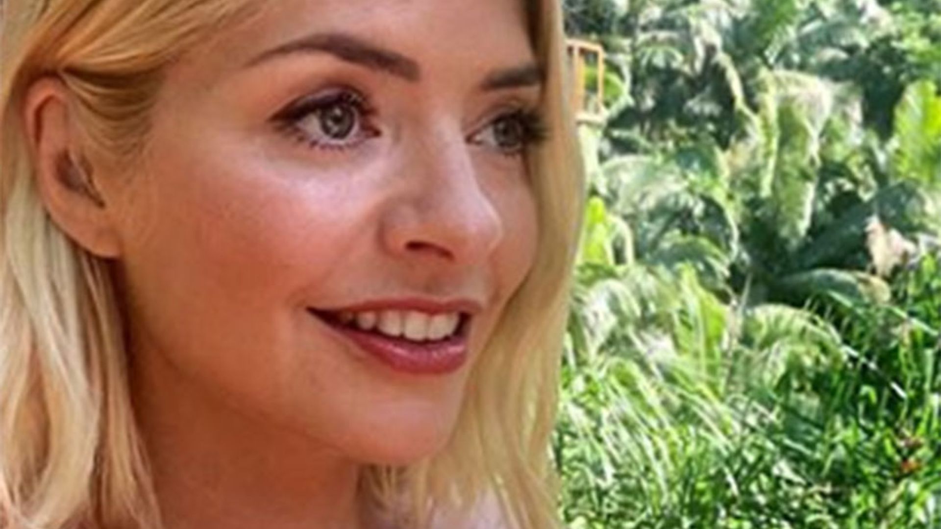 Holly Willoughby brings the sunshine in the cutest yellow T-shirt on I'm a Celeb
