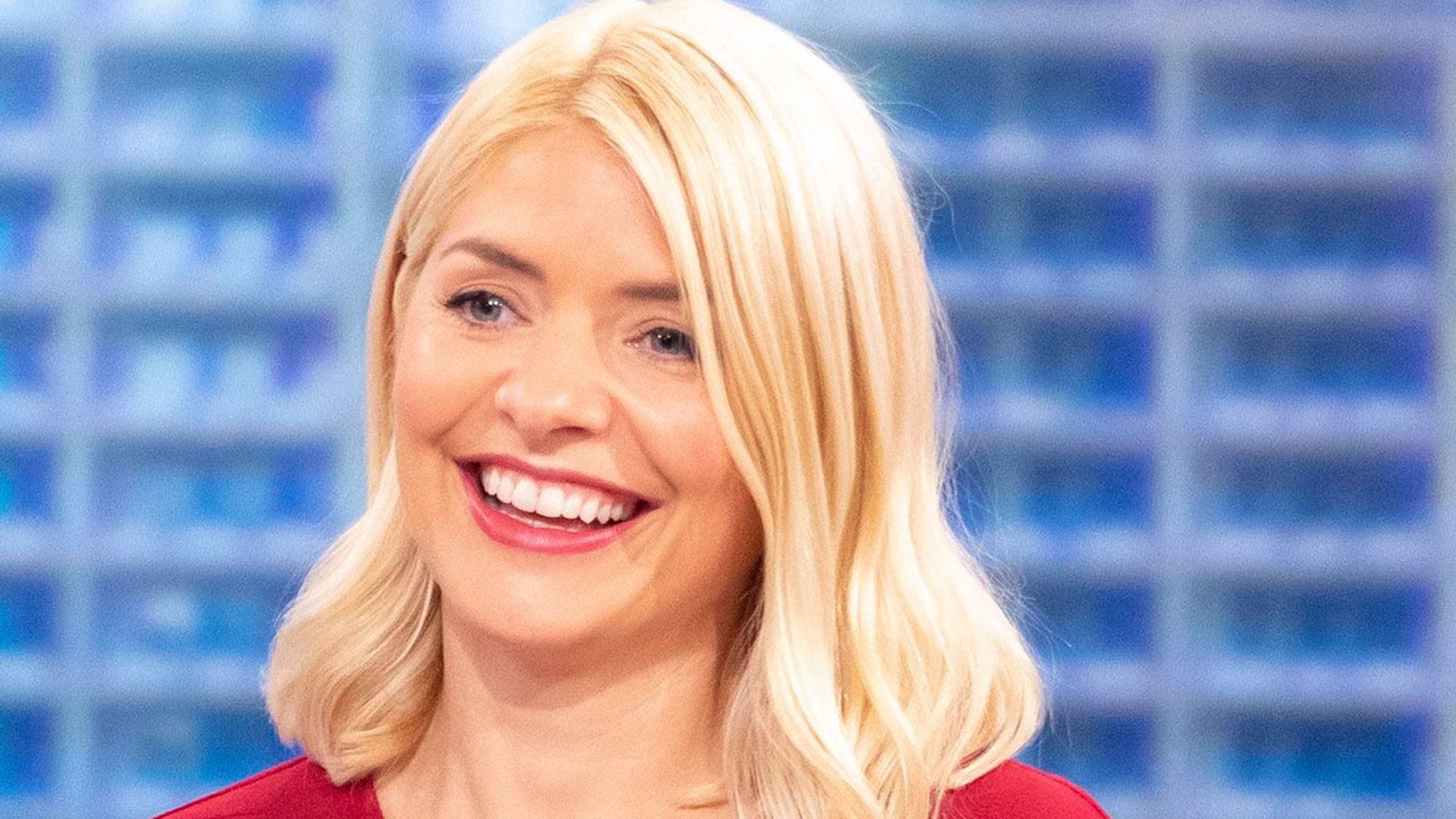 holly-willoughby-red-top