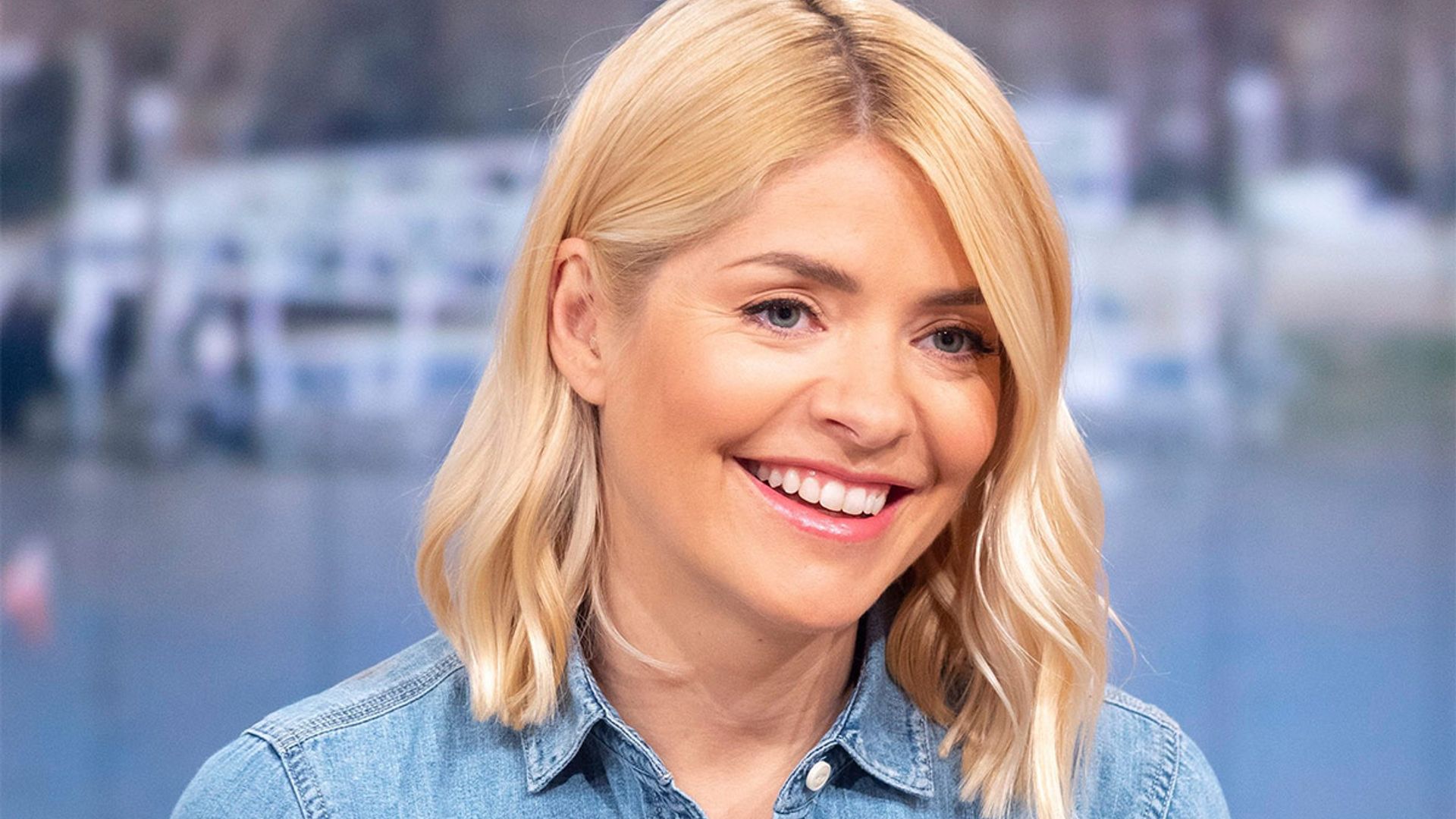 holly-willoughby-denim-shirt