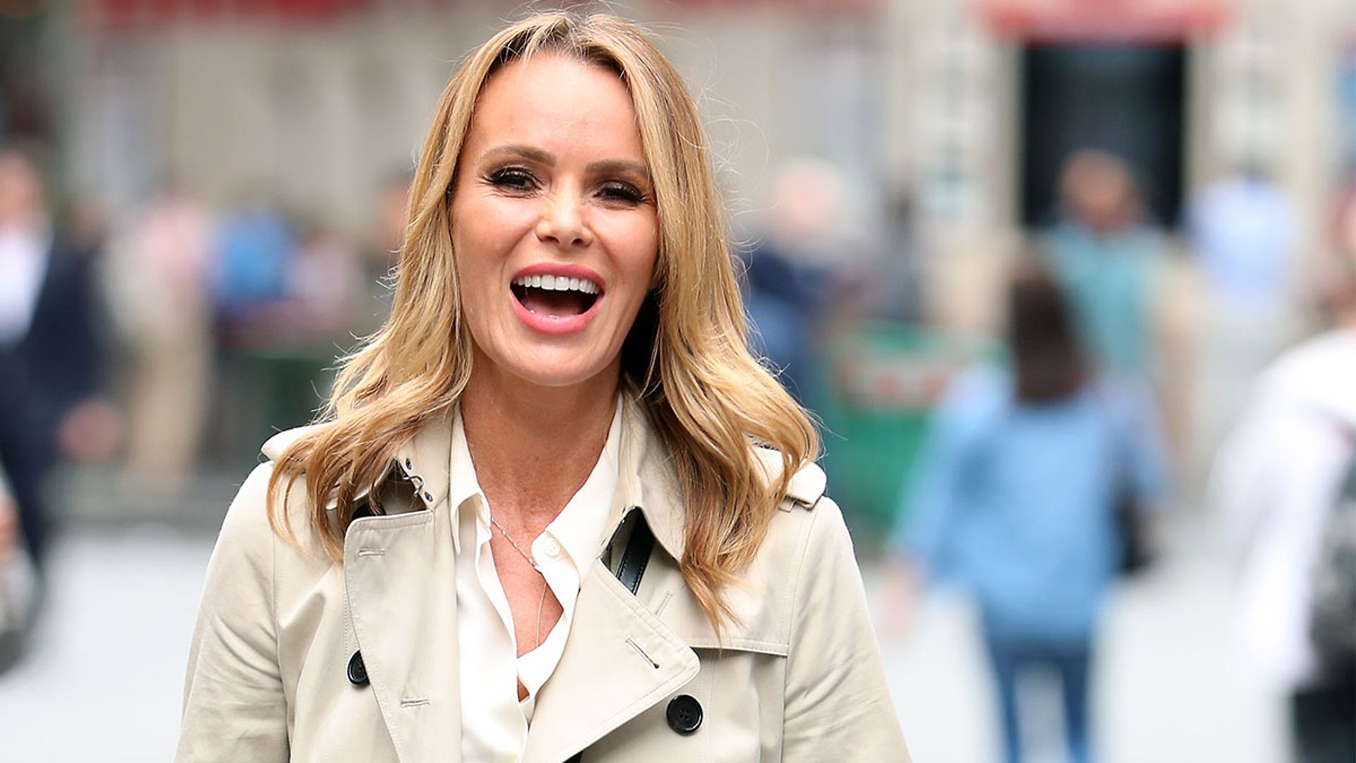 Amanda Holden earns her stripes in fabulous navy Massimo Dutti trousers