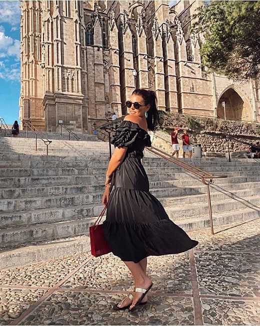 Jessica Wright teams her Gucci sandals 