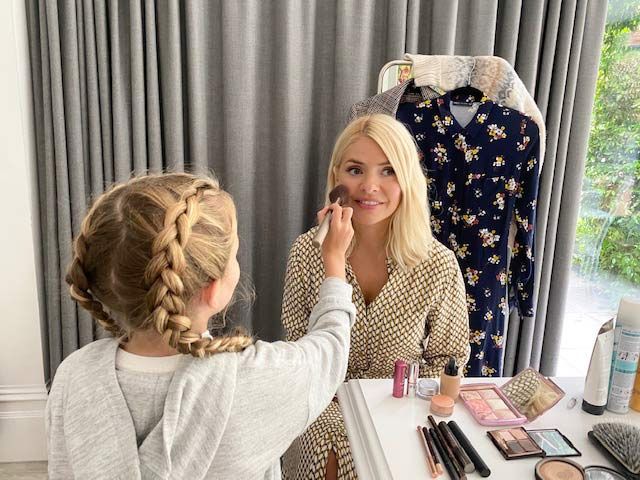 holly-willoughby-daughter-belle
