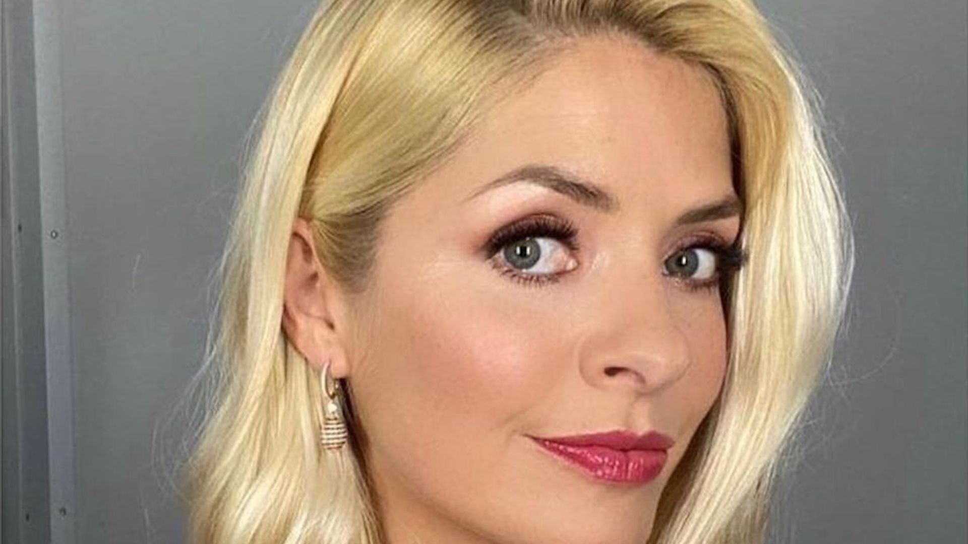 Holly Willoughby's flirty, sparkly skirt just stole the show on This Morning
