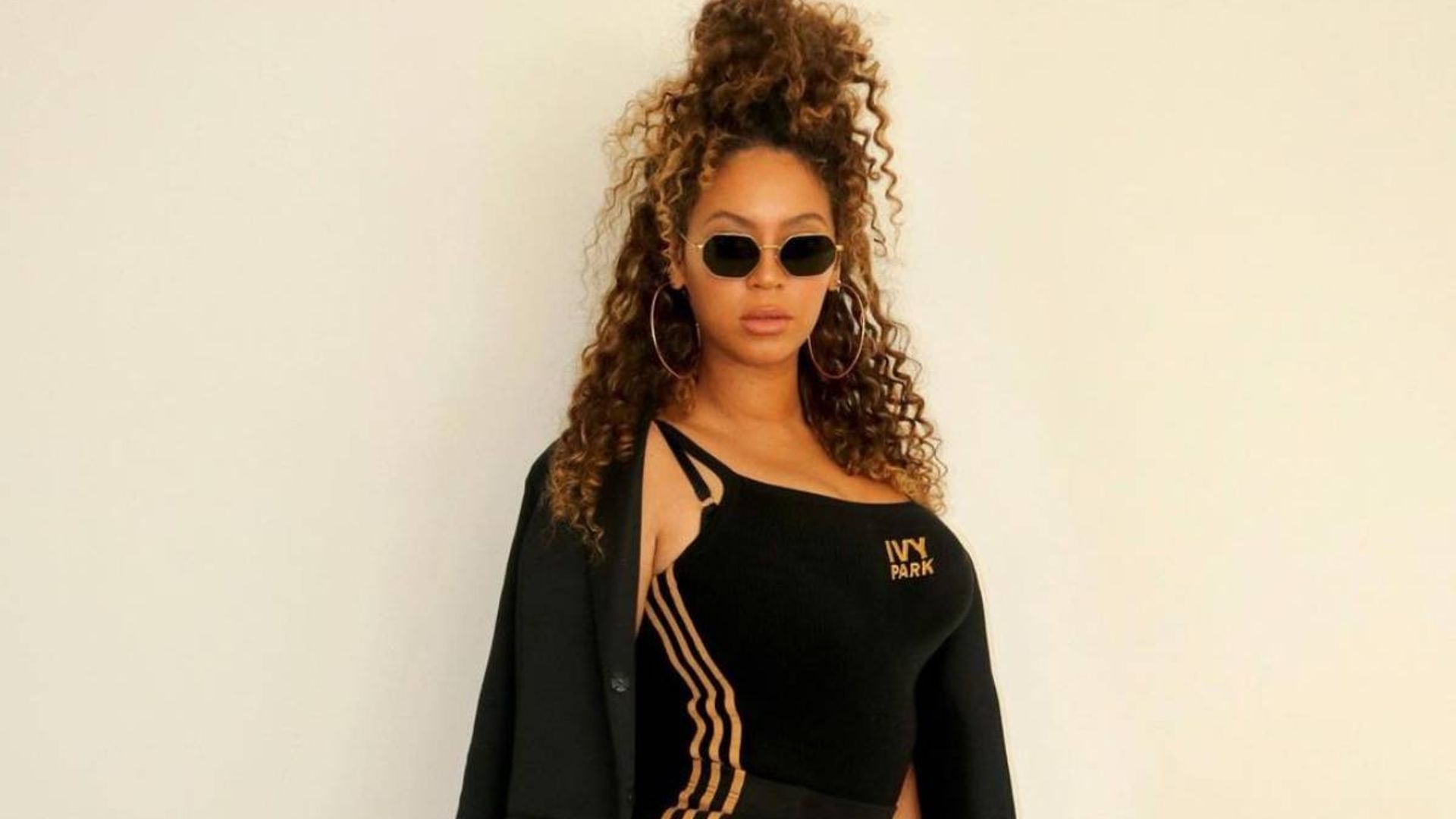 Beyoncé wows in mini dress and stilettos - and sparks fan reaction 