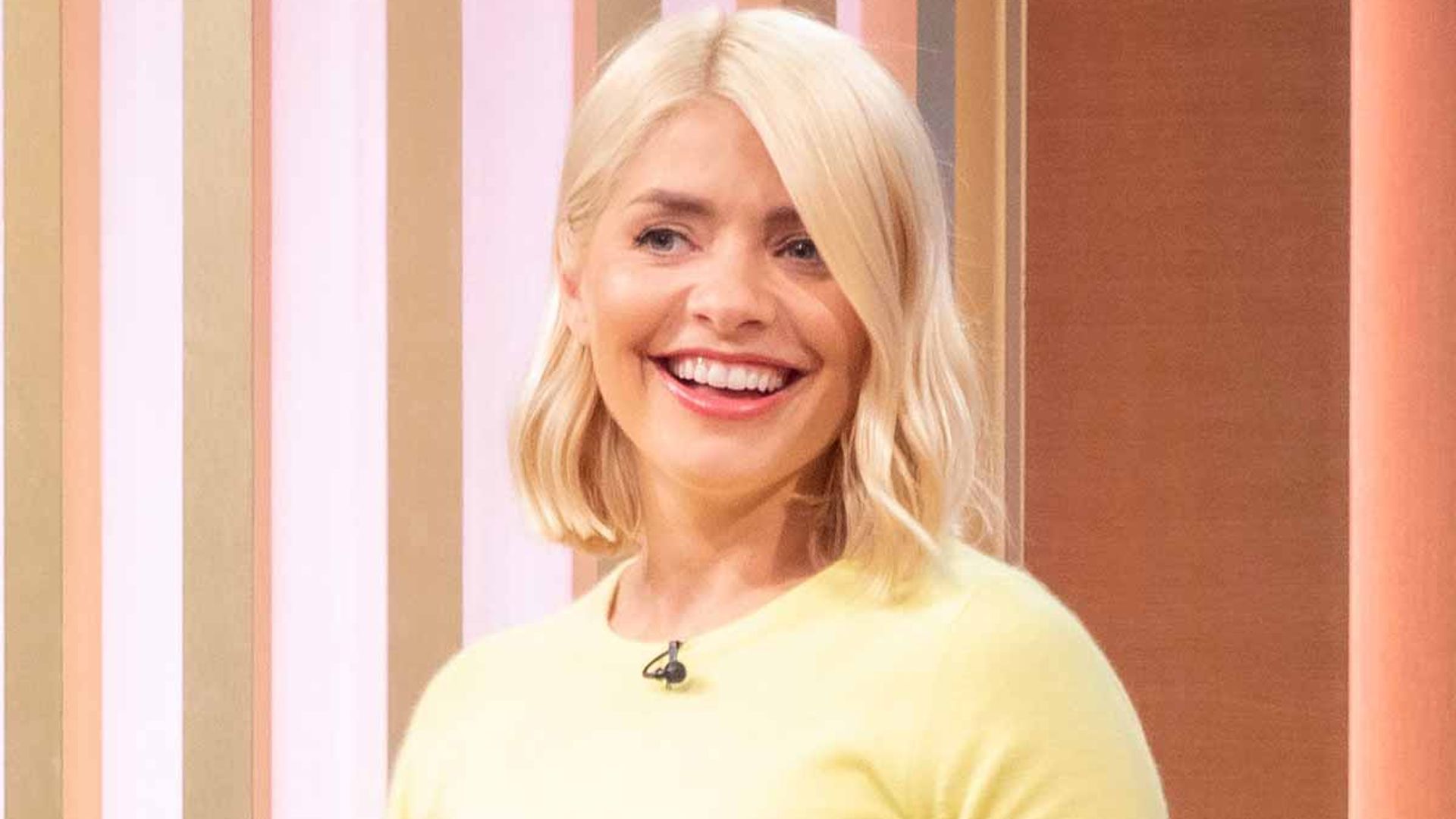 holly-willoughby-yellow