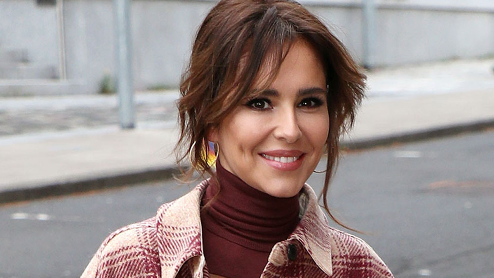 Cheryl wows in show-stopping crimson outfit for meeting with Prince Charles