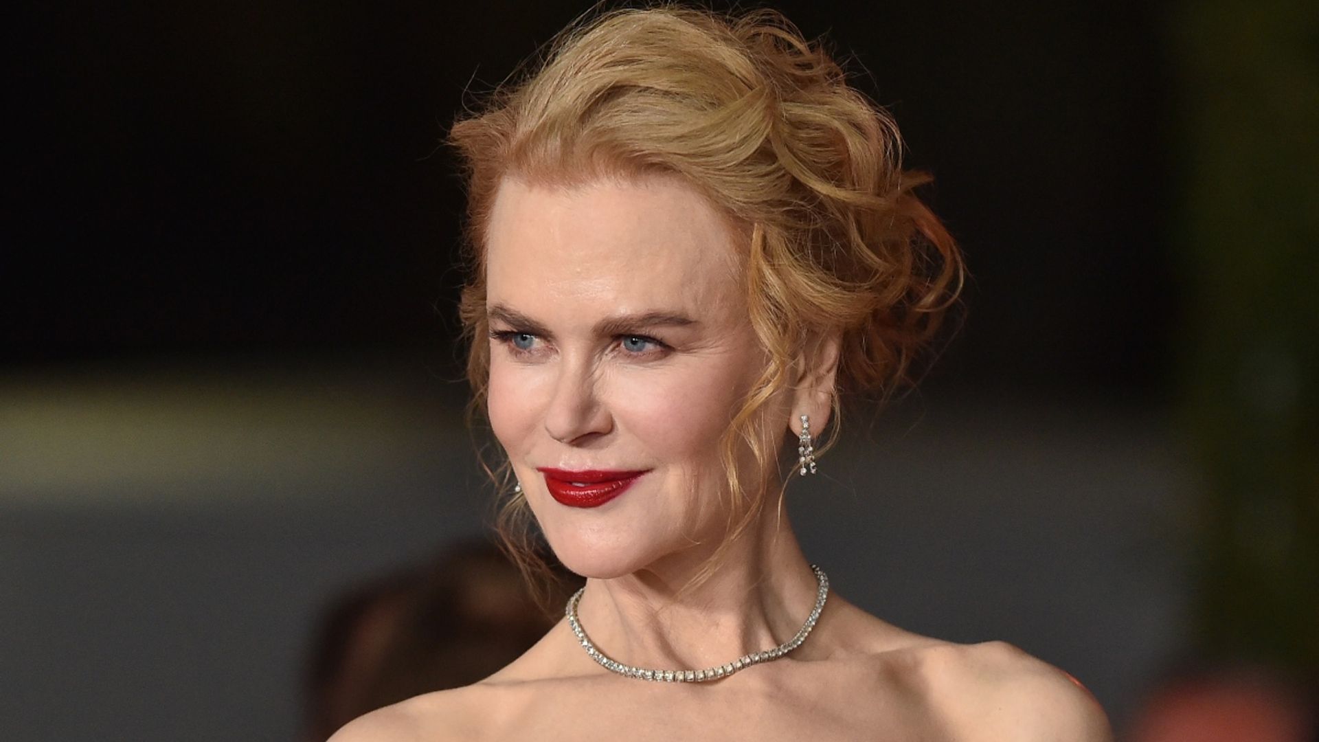 Nicole Kidman shows off dramatic silhouette in breathtaking ball gown