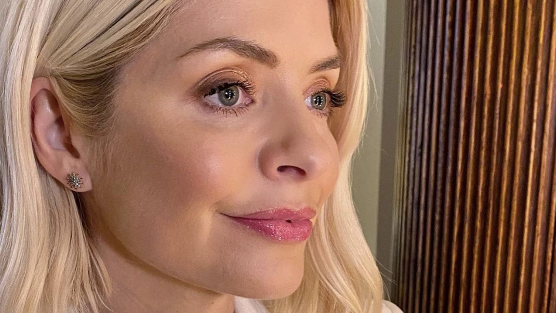 holly-willoughby-makeup-hair-instagram