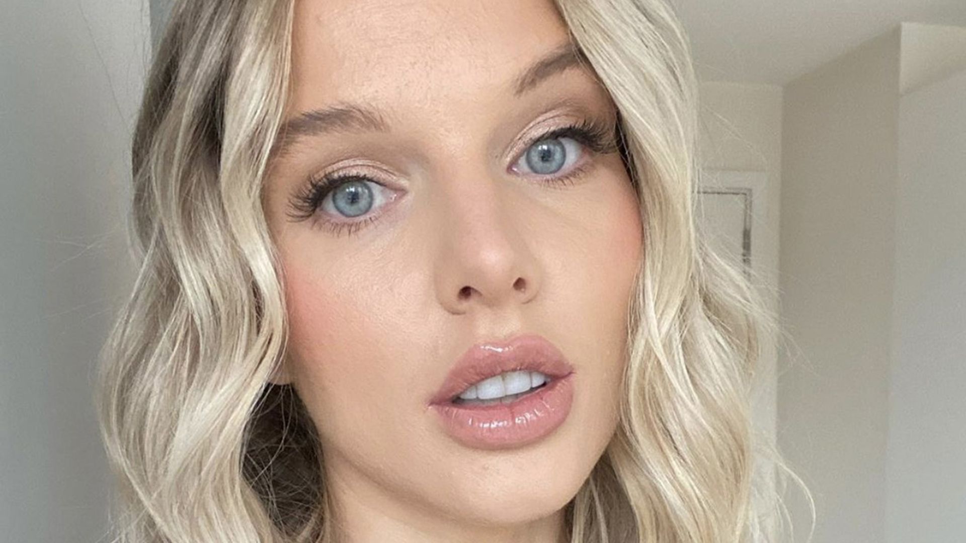 Helen Flanagan's surprising new outfit revealed - and wait 'til you see her bag