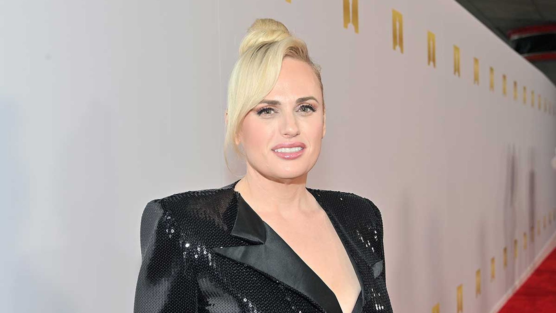 Rebel Wilson wows fans in wet-look leggings for exciting countdown