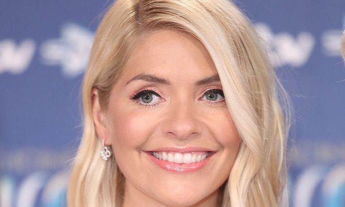 Holly Willoughby glows in stunning Dancing on Ice dress