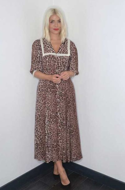 holly-willoughby-leopard-dress