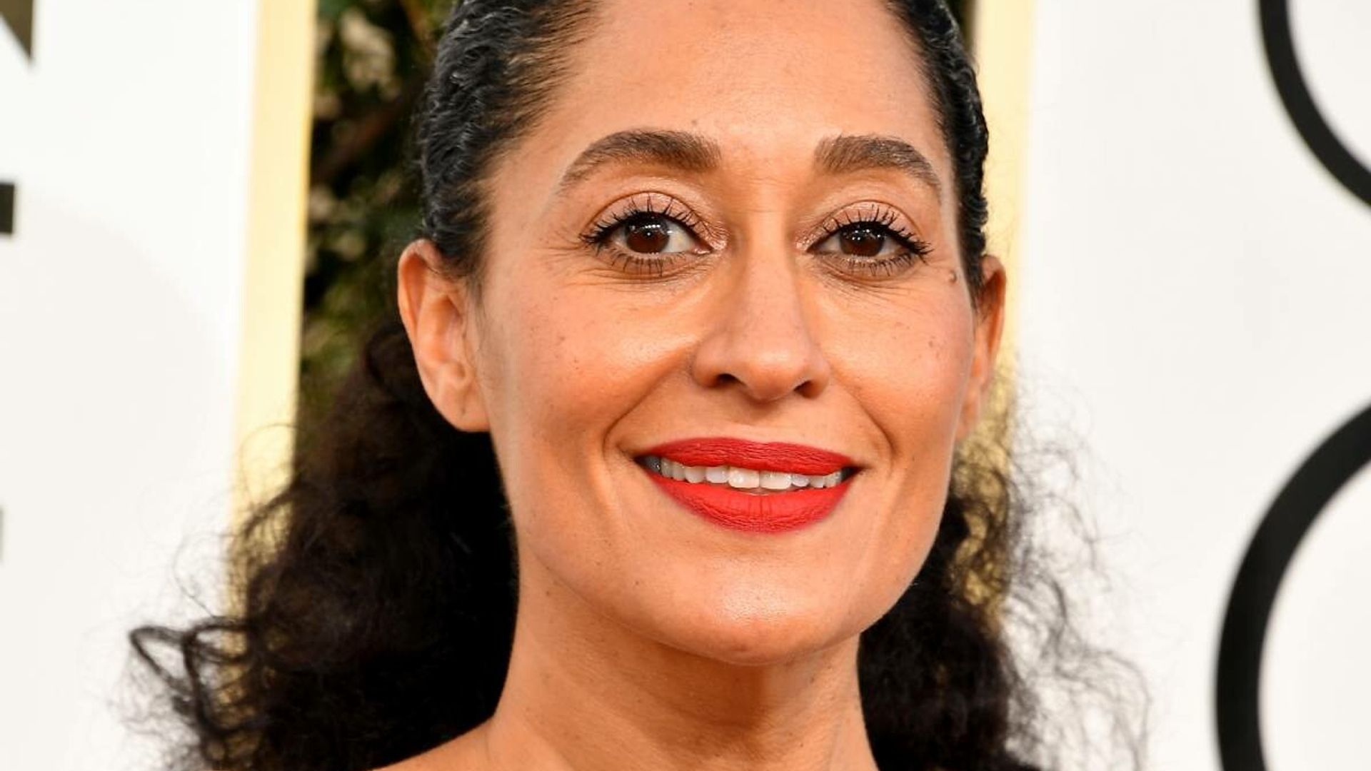 Tracee Ellis Ross stuns in surprising power suit to host 2022 Oscar nominations