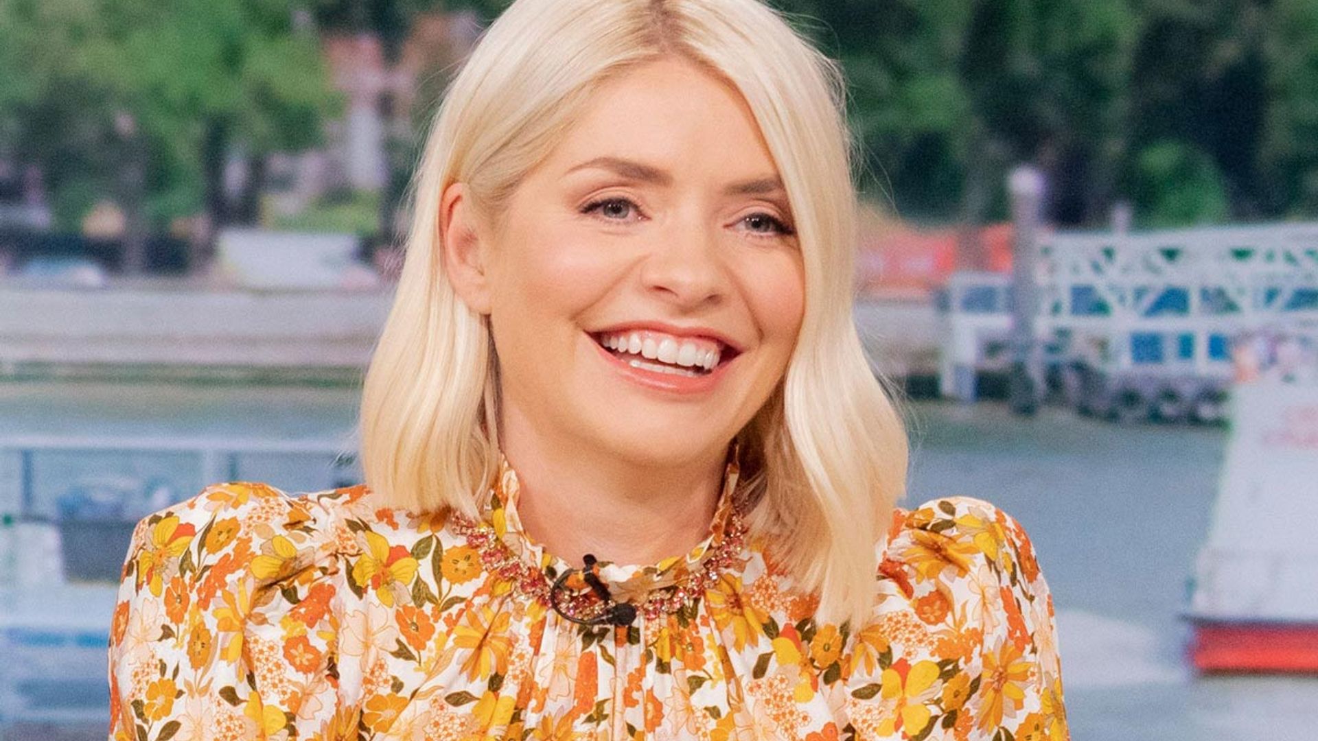 holly-willoughby-reiss-skirt-this-morning