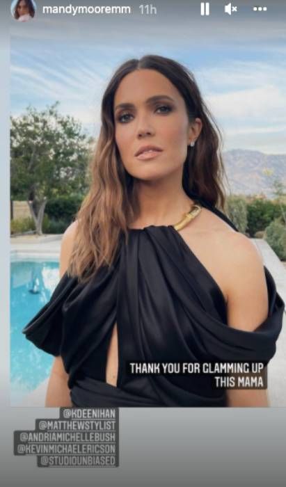 mandy-moore-jaw-dropping-pool-photo