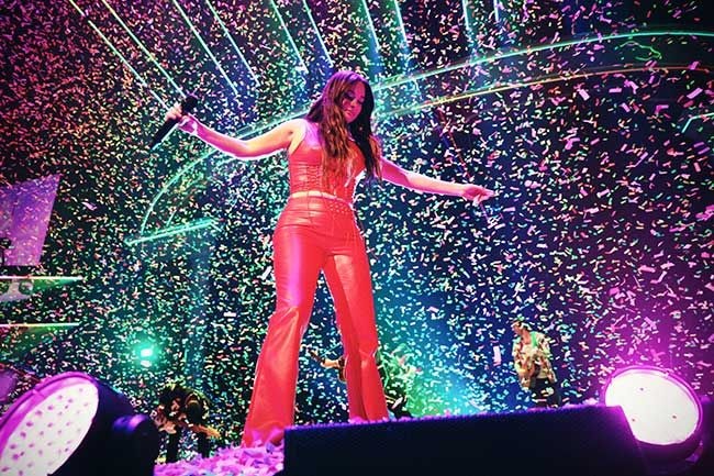 kacey-musgraves-tour-red-leather-outfit