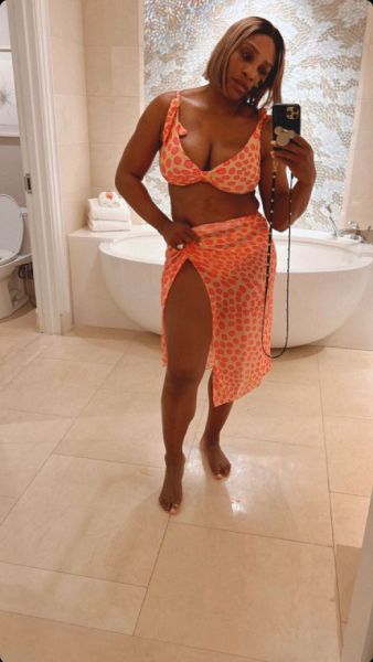 serena-williams-orange-bikini
