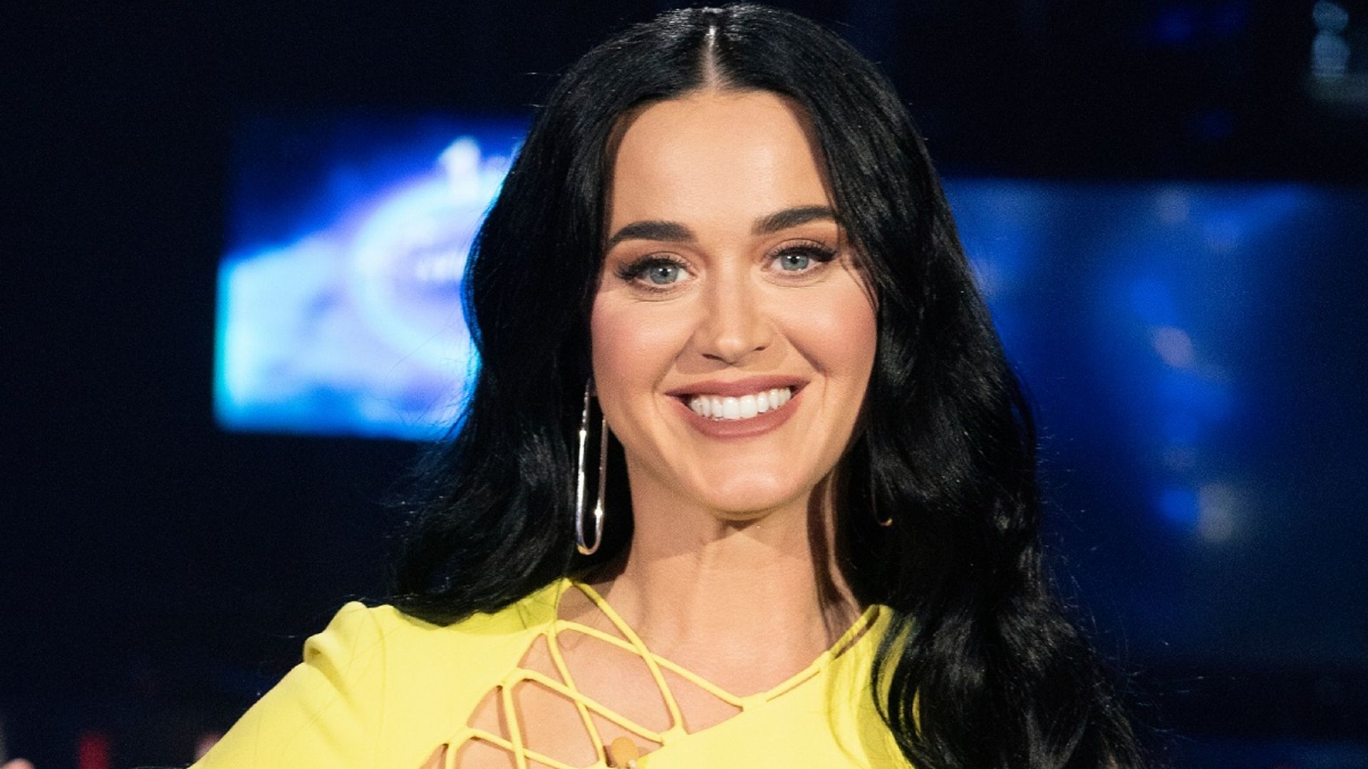 Katy Perry leaves viewers stunned in whimsical green pantsuit live on American Idol