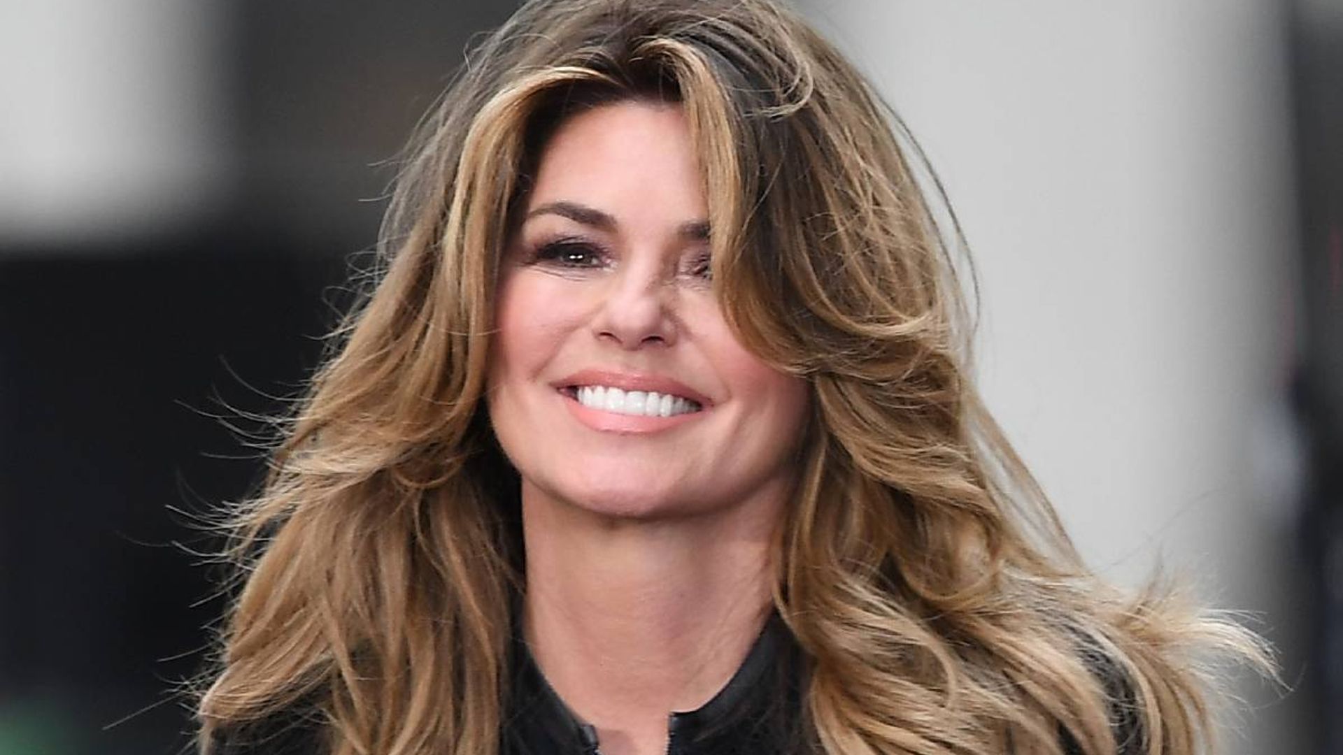 Shania Twain dances in the sun in all-denim look as she celebrates special anniversary
