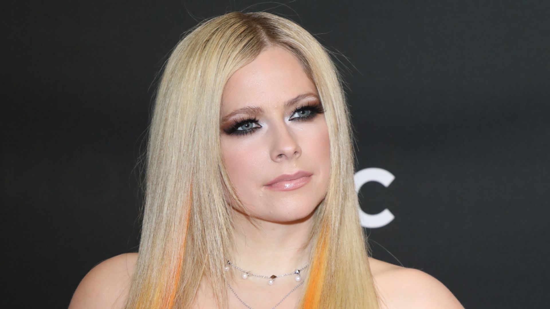 Avril Lavigne goes bold in black leather gown for Juno Awards red carpet