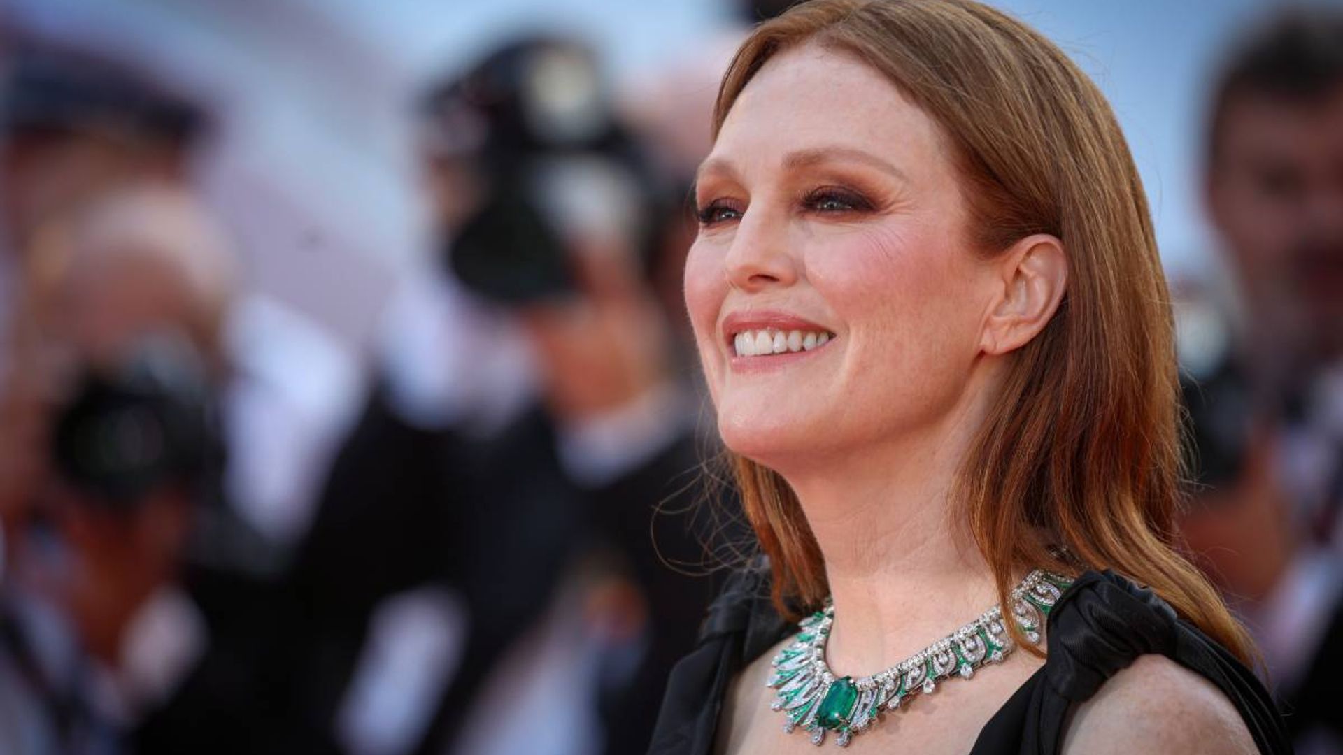 Julianne Moore dazzles in a form fitting gown for star-studded event