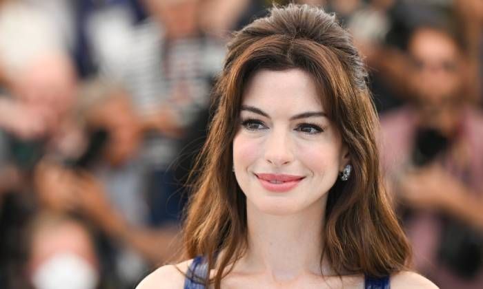 Anne Hathaway gets everyone talking with latest glamorous look