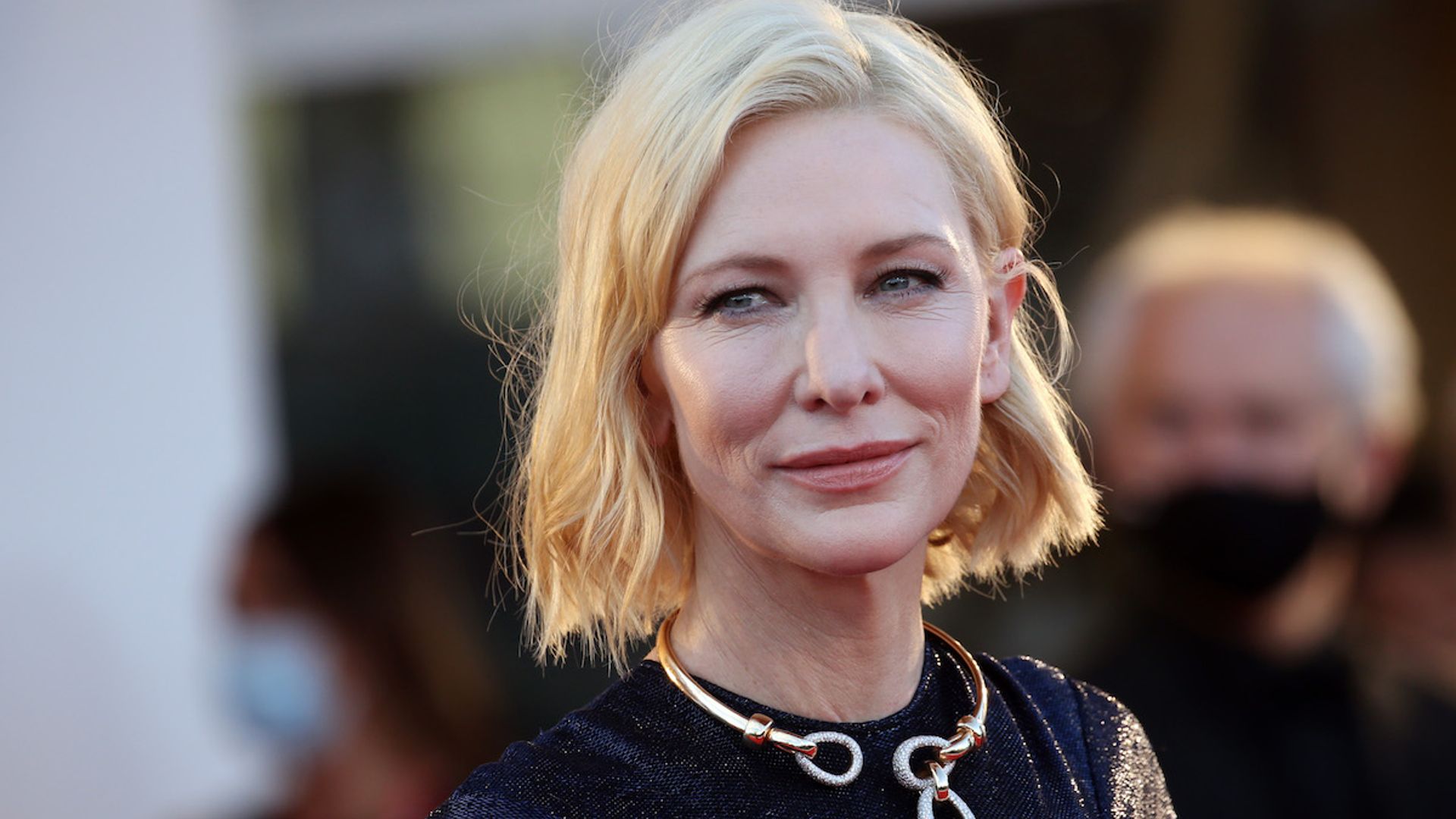 Cate Blanchett marks Hollywood's return to the red carpet with stunning glittering gown