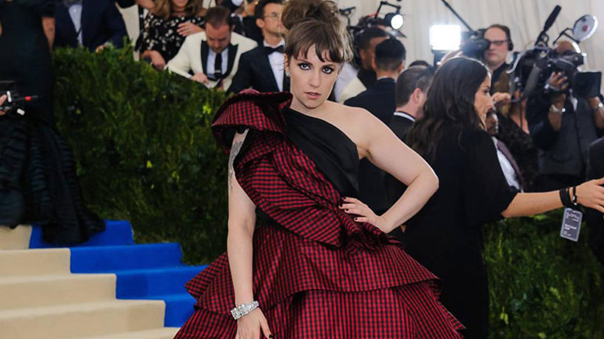 Lena Dunham cleaning out closet for charity