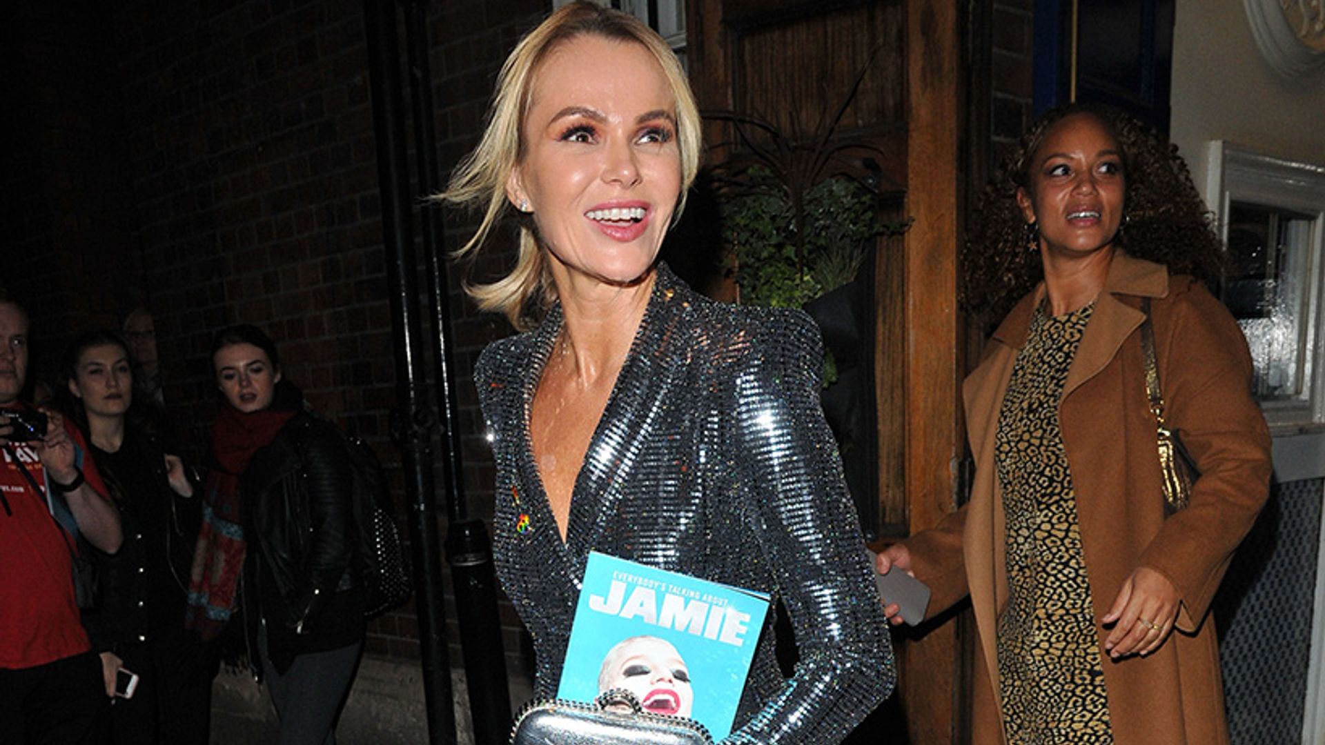 Amanda Holden shows off her super-sexy legs!