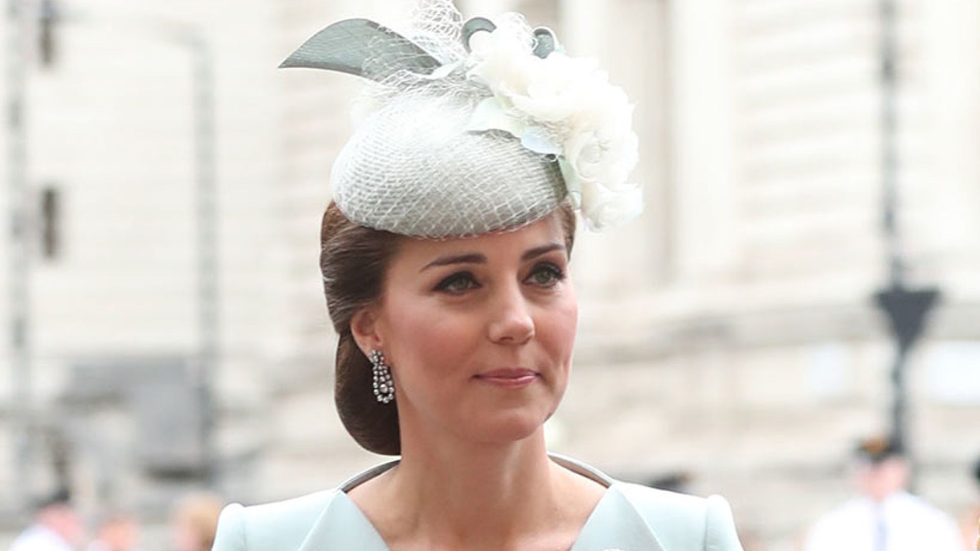 Kate Middleton is stunning in a blue pastel dress as she surprises with ...