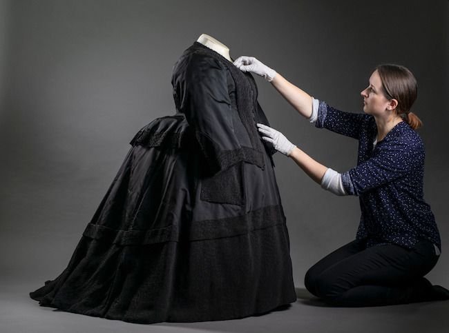 queen-victoria-mourning-dress