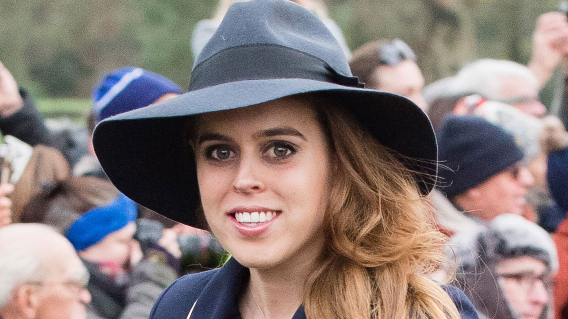 princess-beatrice-outfit-hat