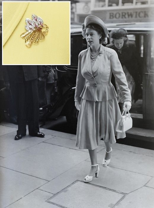the-queen-golden-trellis-brooch