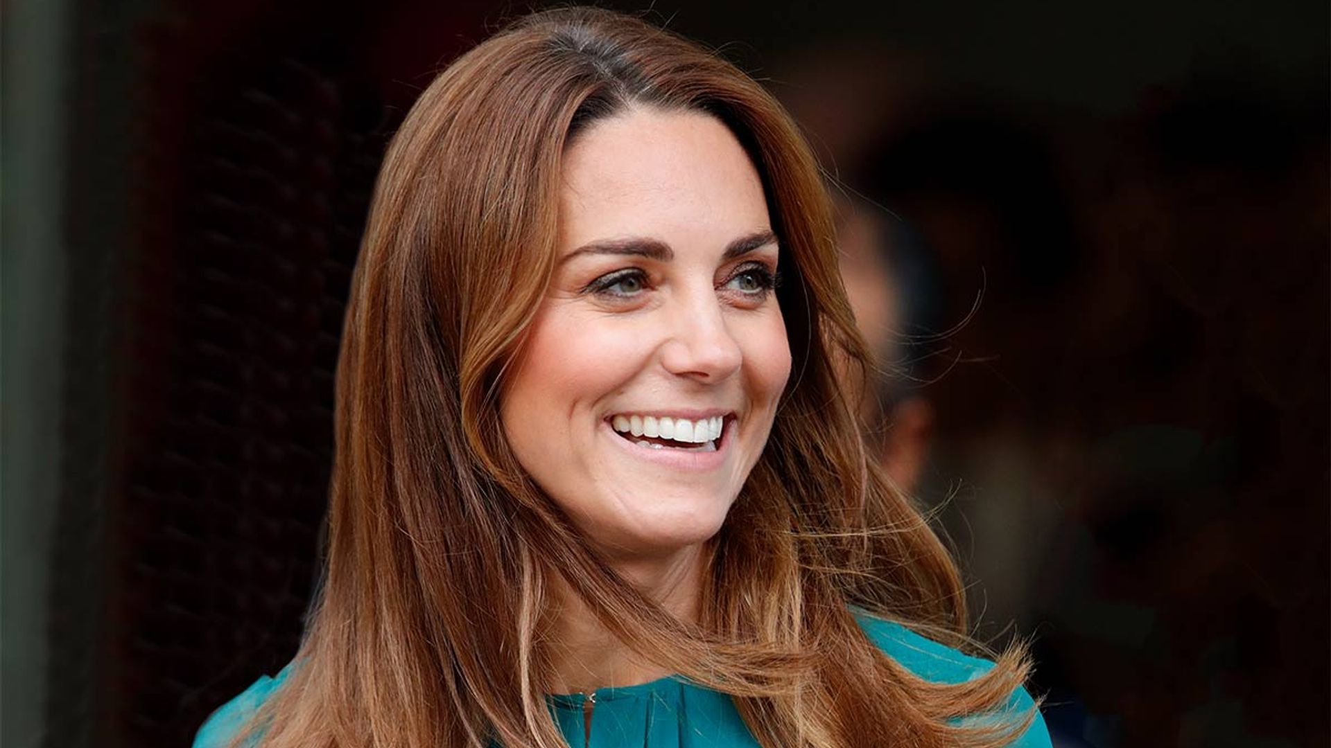 This dress totally reminds us of Kate Middleton’s dreamy teal number – and we WANT it