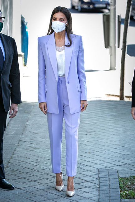 queen-letizia-lilac-suit