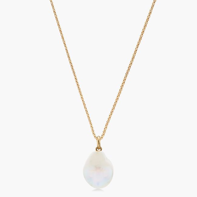 MV pearl necklace